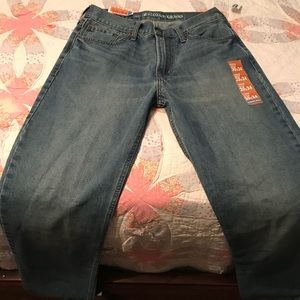 MENS JEANS STILL HAS TAGS